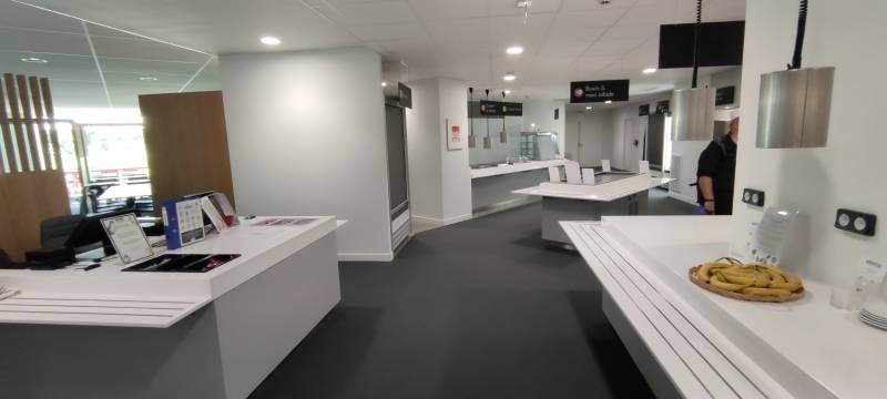 Quels sont les équipements indispensables à mettre dans un restaurant d'entreprise? Selfs, armoires connectées?