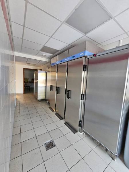 livraison de la cuisine de l'école à Thoiry